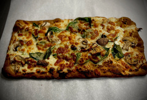 White Sauce Pizzette with spinach and mushrooms - Pink Dot