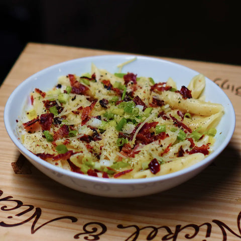  Creamy Carbonara Pasta w/ Garlic Bread